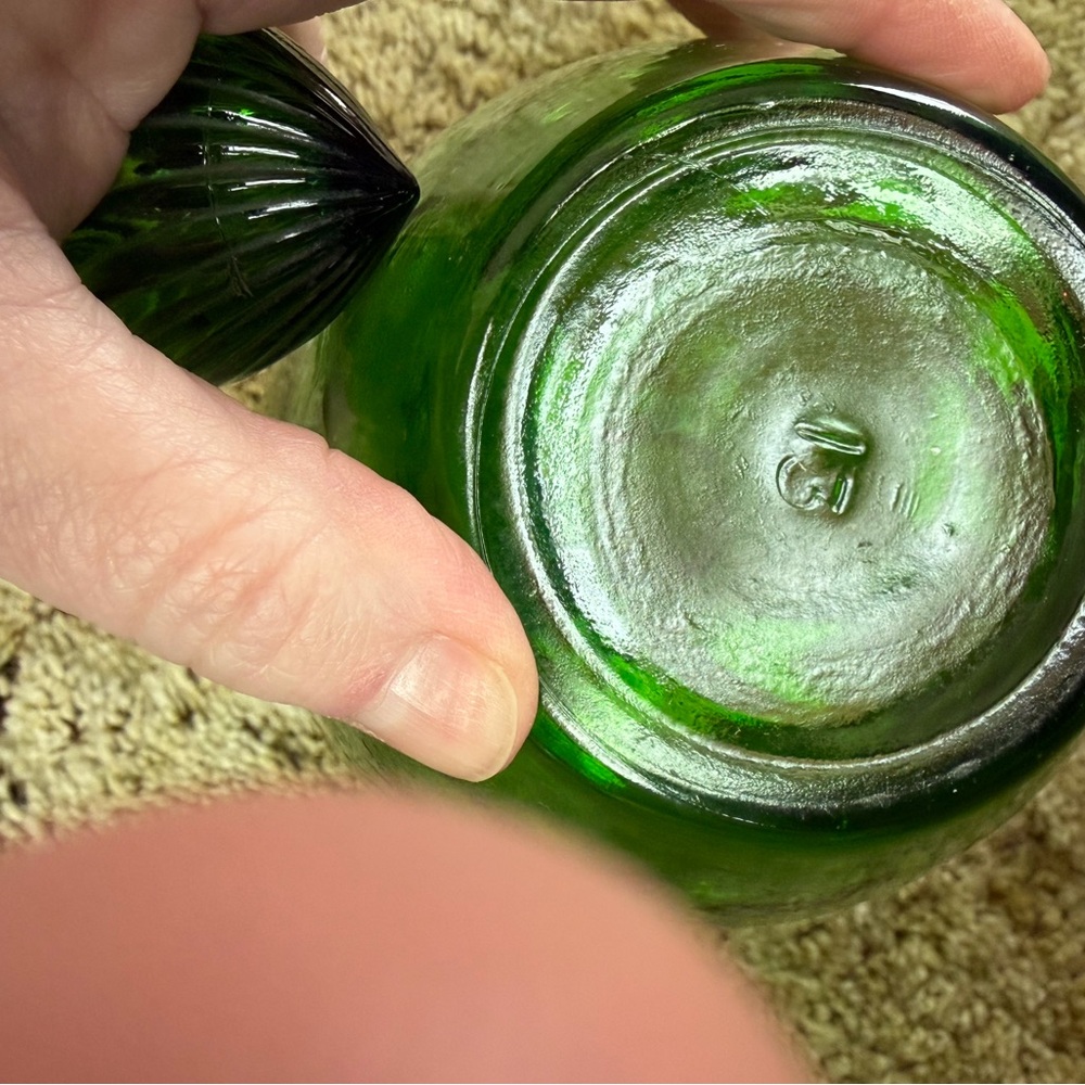 Vintage MCM Wheatonware Emerald Green Honeycomb Glass Decanter With Lid - Picture 4 of 4